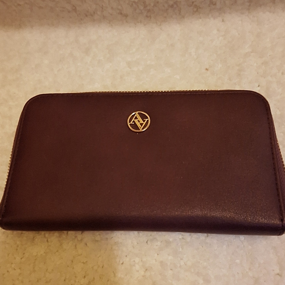 Adrienne Vittadini Women's Vintage Wine Leather Zip Around Wallet